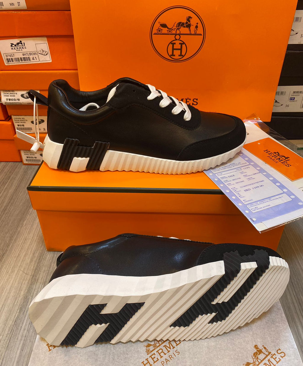 Hermes Bouncing Black & White